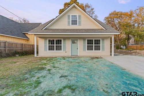 214 Hurley Ave, Gladewater, TX, 75647-4918 | Card Image