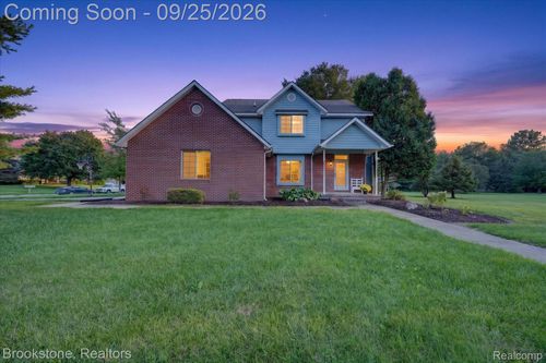 5390 Dillon Dr, White Lake, MI, 48383-4103 | Card Image