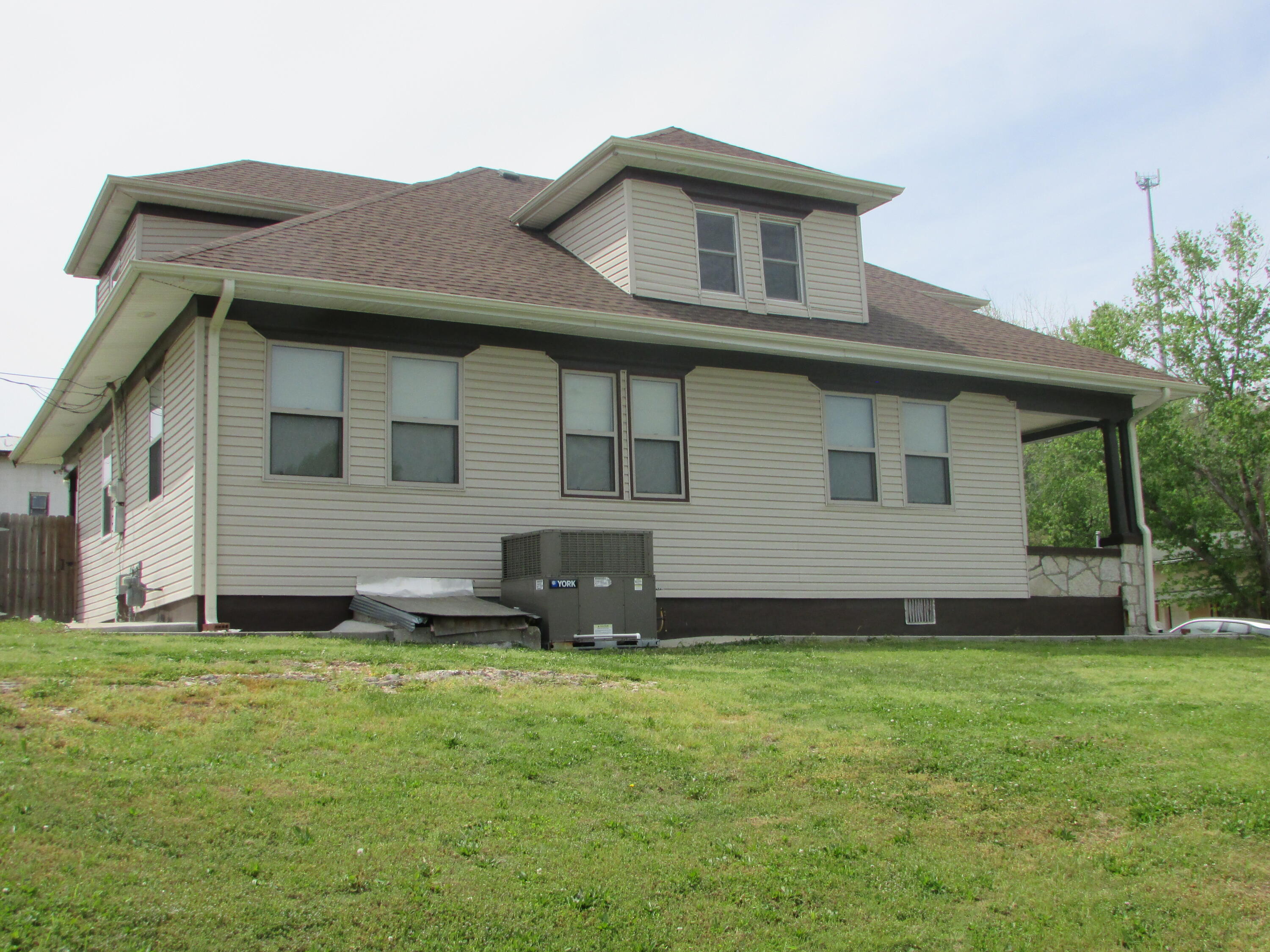 Apple St, Anderson, MO 64831