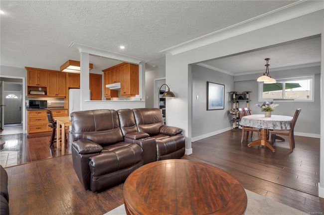 795 Upland Dr, House other with 3 bedrooms, 2 bathrooms and 2 parking in Campbell River BC | Image 6