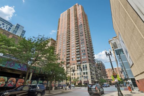 1102-41 E 8th Street, Chicago, IL, 60605 | Card Image