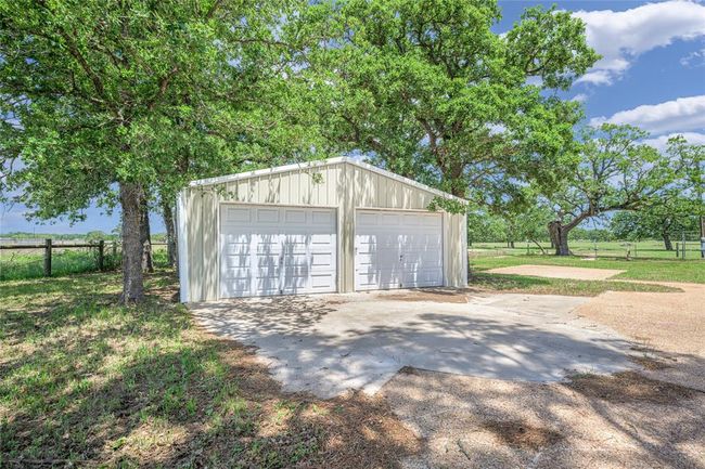 5131 N Us Highway 77, Home with 4 bedrooms, 3 bathrooms and 4 parking in Warda TX | Image 21