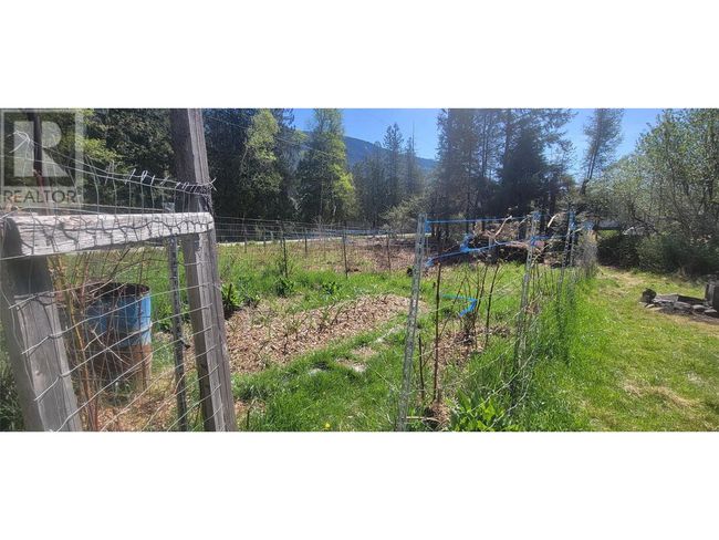 2467 Slocan Valley East Rd, Home with 0 bedrooms, 0 bathrooms and 5 parking in Slocan Park BC | Image 16