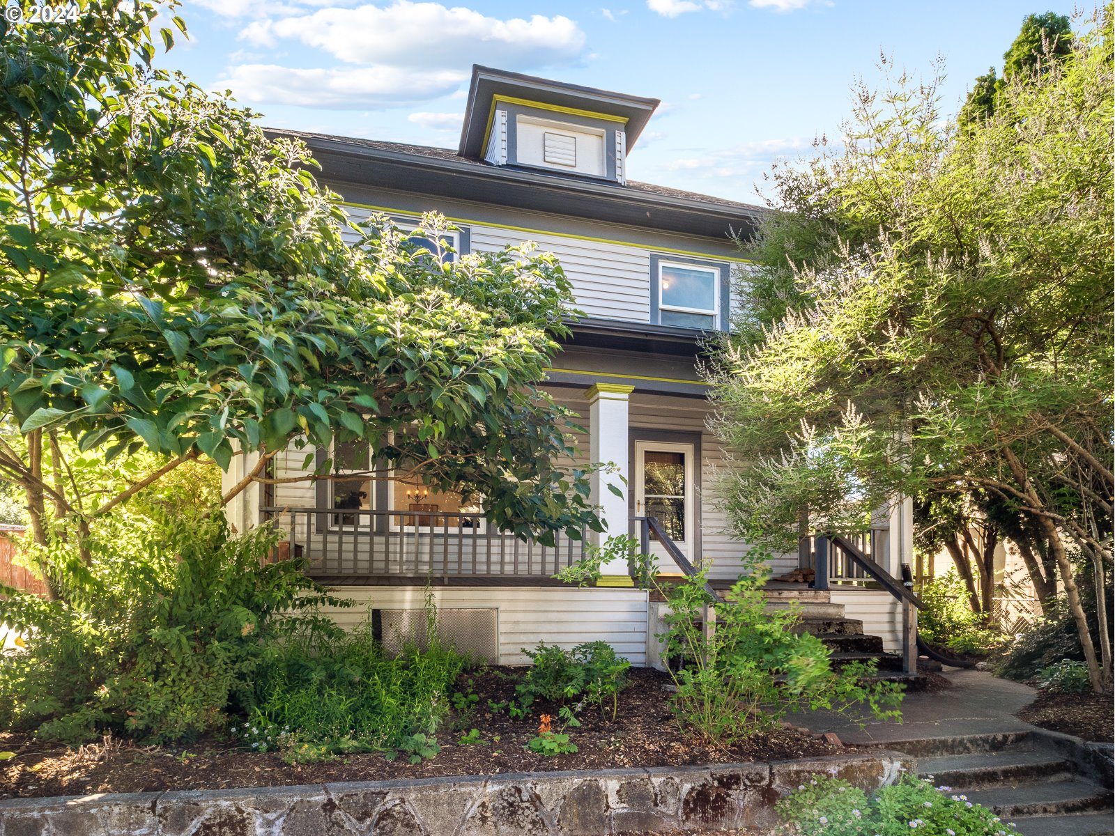 8th Ave, Portland, OR 97202