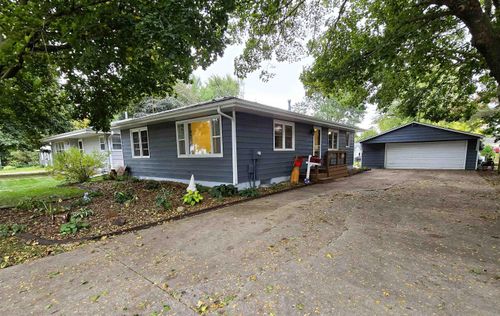 805 Iowa St, La Porte City, IA, 50651-1818 | Card Image