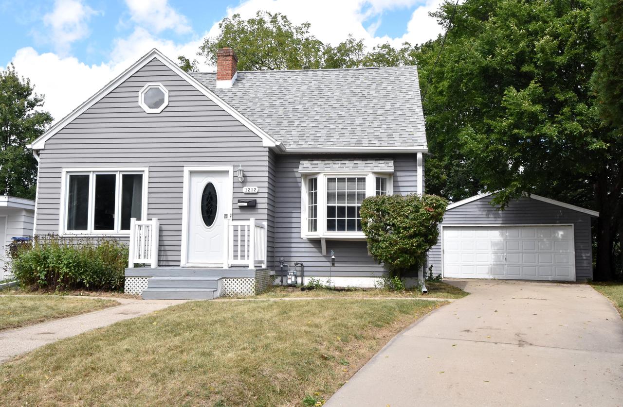 Buena Vista Ave, Waukesha, WI 53188