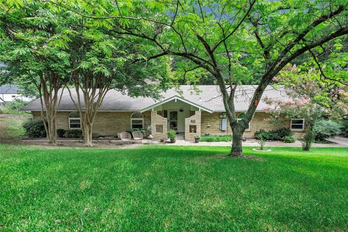 511 W Red Bird Ln, Duncanville, TX, 75116-2049 | Card Image