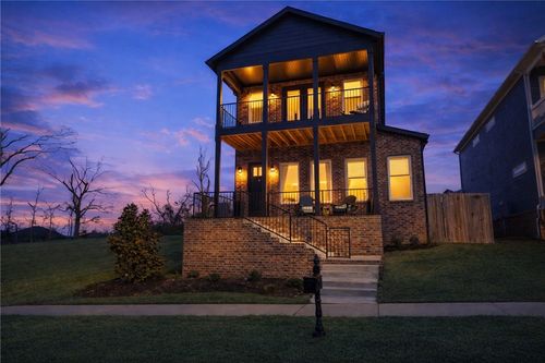 1054 N Main St, Bentonville, AR, 72712-4825 | Card Image