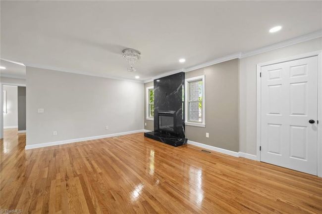 306 Lakeshore Dr, House other with 3 bedrooms, 2 bathrooms and null parking in Thomasville NC | Image 6