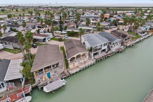 712 E Clam Circle, House other with 2 bedrooms, 2 bathrooms and null parking in Port Isabel TX | Image 25