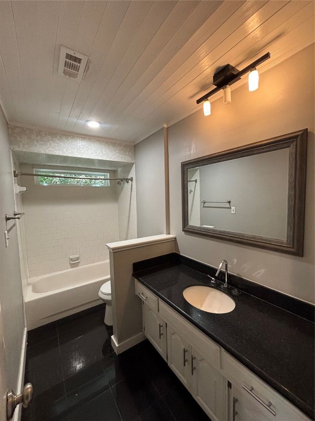 Bathroom 2 | Image 21