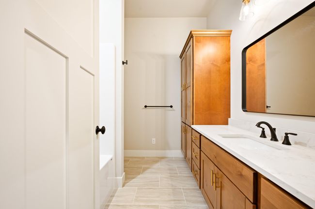Main Bath | Image 18