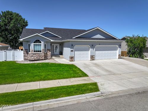 2309 12th Ave W, Williston, ND, 58801-3201 | Card Image