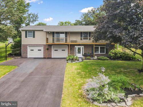 37 Warwick Dr, CHAMBERSBURG, PA, 17201-8742 | Card Image