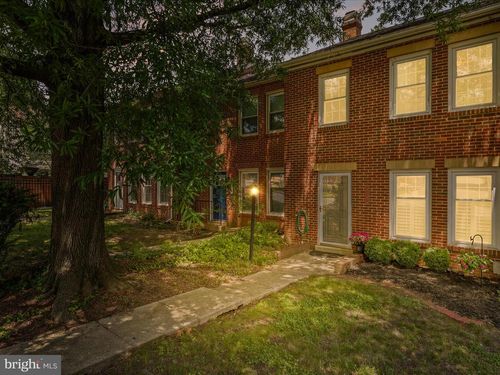 811 Gibbon St, ALEXANDRIA, VA, 22314-4115 | Card Image
