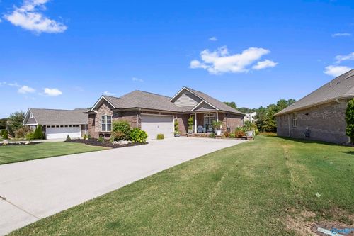 627 Summit Lakes Dr, Athens, AL, 35613-2735 | Card Image