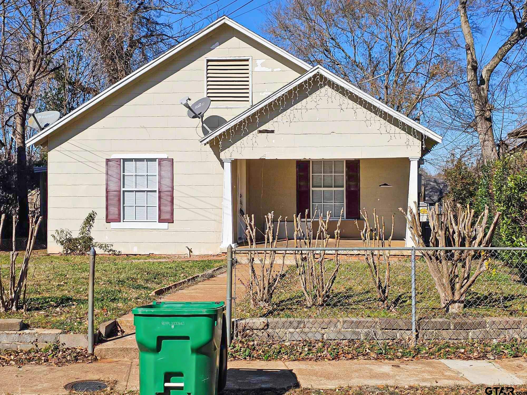 Debard St, Palestine, TX 75801