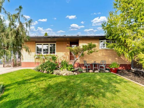 922 Bassett Cres Nw, Medicine Hat, AB, T1A6Z4 | Card Image