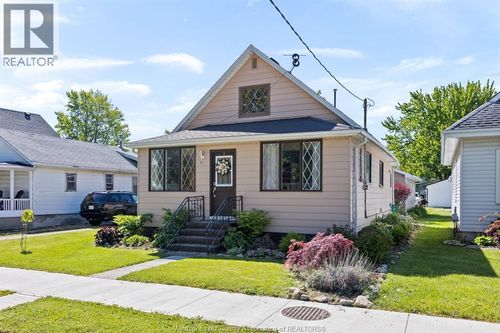 {{alt}} | Card Image