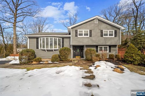 564 Whitenack Rd, River Vale, NJ, 07675-6136 | Card Image