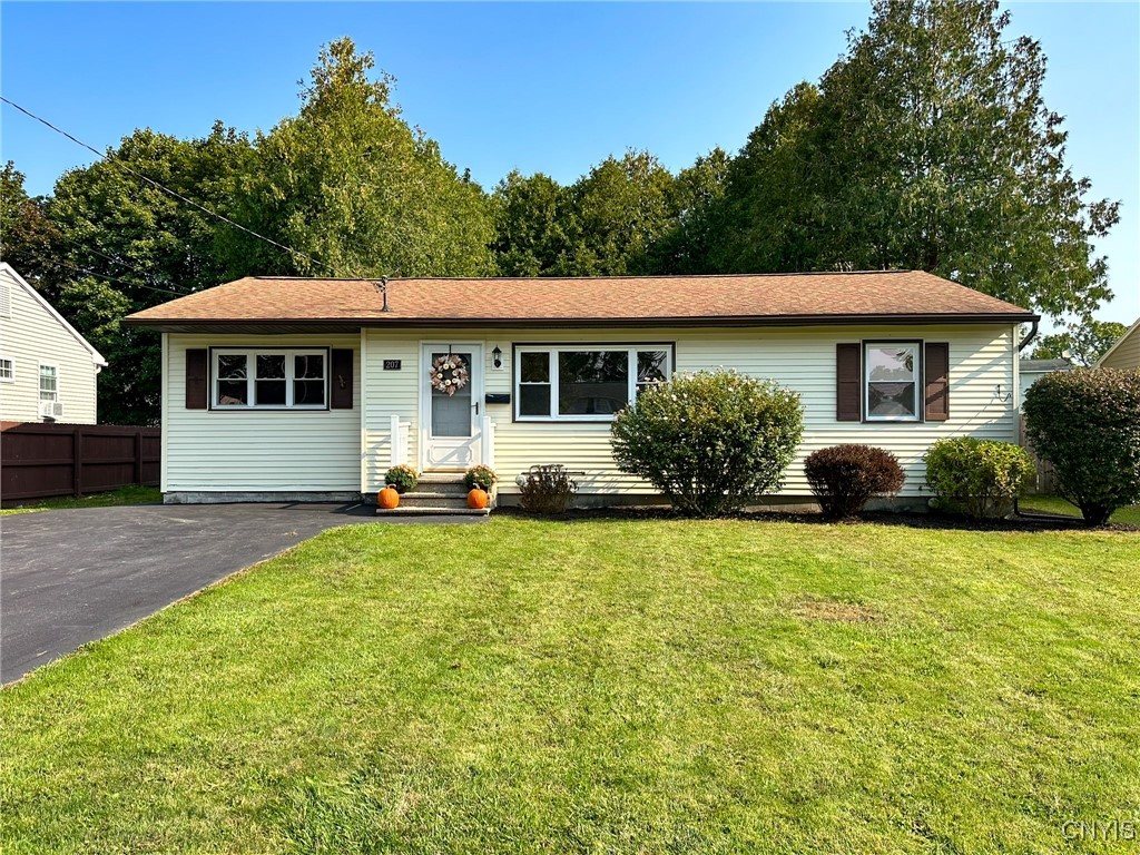 Stephens Dr, Utica, NY 13502