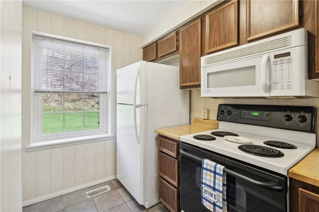 350 New World Dr, Condo with 2 bedrooms, 2 bathrooms and 1 parking in Jefferson Hills PA | Image 5