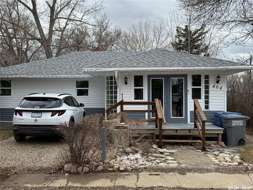 404 3 St N, Val Marie, SK, S0N0E3 | Card Image