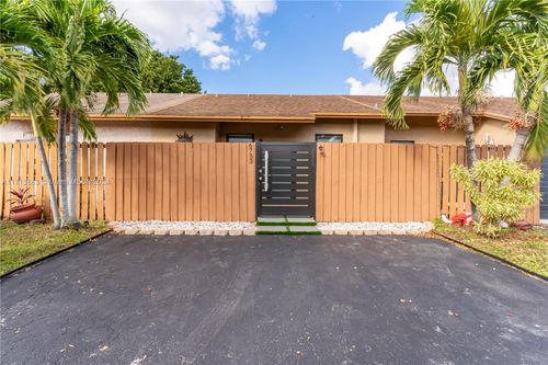 6753 Nw 192nd Ln, Hialeah, FL, 33015 | Card Image