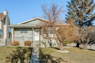 3908 14 Ave Ne, House detached with 3 bedrooms, 3 bathrooms and 2 parking in Calgary AB | Image 1