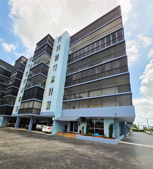 601-2901 26th St W, BRADENTON, FL, 34205-3720 | Card Image