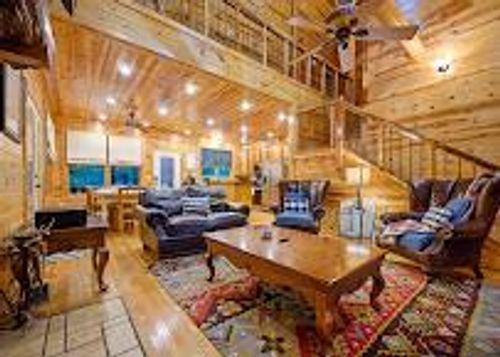 560 Southern Hills Cir, Broken Bow, OK, 74728-7051 | Card Image