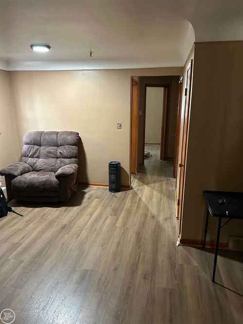 5580 Lakeview St, Detroit, MI, 48213-3722 | Card Image