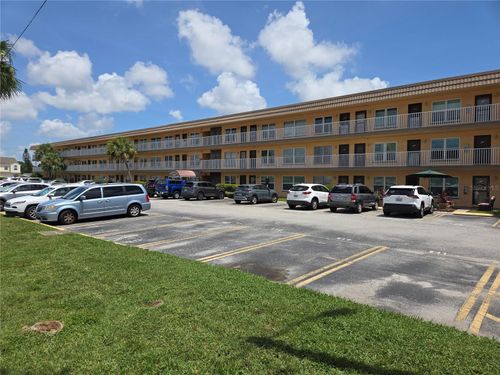 305-6400 46th Ave N, KENNETH CITY, FL, 33709-3139 | Card Image