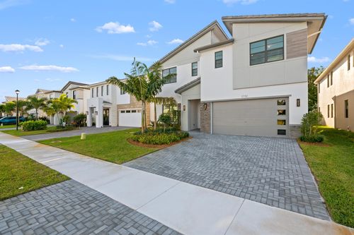 2732 Nw 87th Ter, Pembroke Pines, FL, 33024-3343 | Card Image
