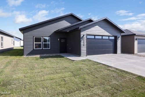 3330 34th Street W, Williston, ND, 58801 | Card Image