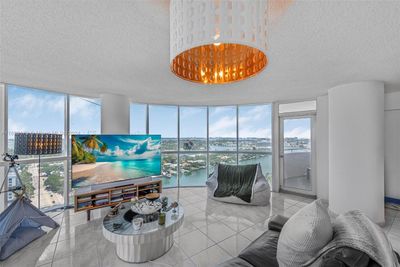 2605 - 6301 Collins Ave, Condo with 2 bedrooms, 2 bathrooms and null parking in Miami Beach FL | Image 1