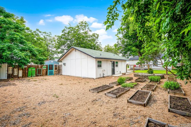 150 W Faust St, House other with 2 bedrooms, 3 bathrooms and null parking in New Braunfels TX | Image 11
