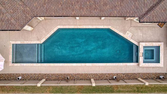 Seating area under the spa waterfall | Image 45