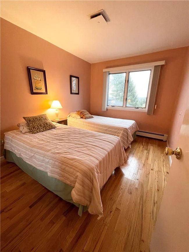 3rd bedroom with 2 twin beds. | Image 19