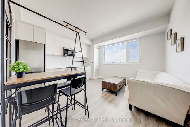 904 - 2369 Danforth Ave, Condo with 2 bedrooms, 2 bathrooms and null parking in Toronto ON | Image 13