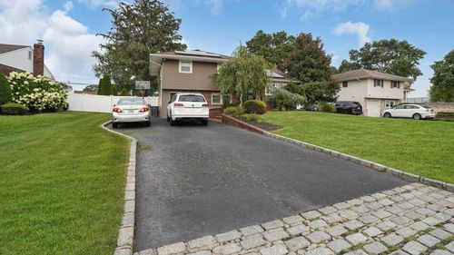 5 Crabapple Ln, Commack, NY, 11725-2403 | Card Image