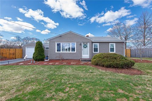 38 Meadowcrest Dr, Riverside, RI, 02915-2419 | Card Image