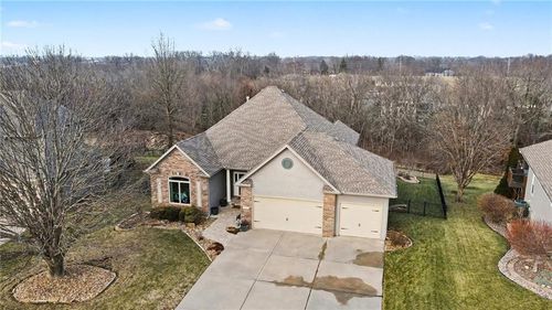 604 Indian Trail Ct, Smithville, MO, 64089-9405 | Card Image