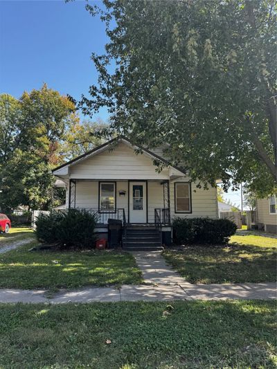 122 N James Street, Home with 2 bedrooms, 1 bathrooms and null parking in Ottumwa IA | Image 1