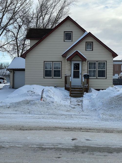 216 6th St W, Thief River Falls, MN, 56701-1514 | Card Image