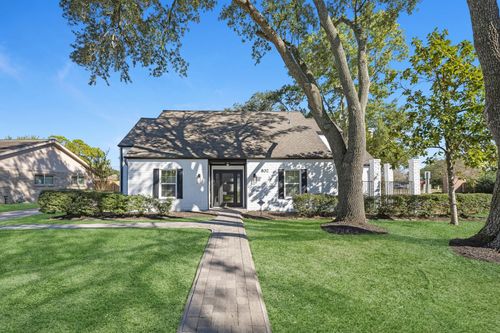 802 Lake Villa Dr, Seabrook, TX, 77586-4307 | Card Image