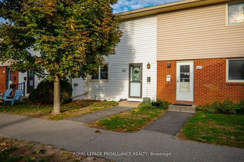 207D N Park St, Belleville, ON, K8P4T9 | Card Image