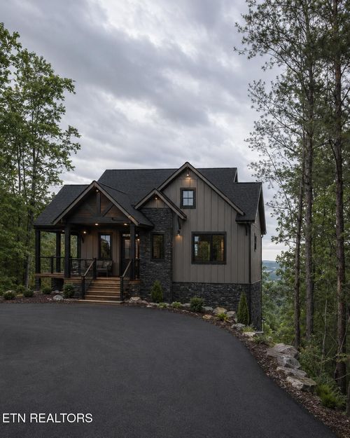 438 Hawken Dr, Walland, TN, 37886 | Card Image