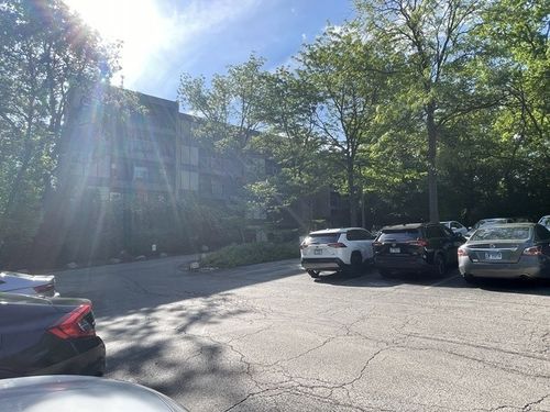 apt-5l-5900 Oakwood Dr, Lisle, IL, 60532-3009 | Card Image