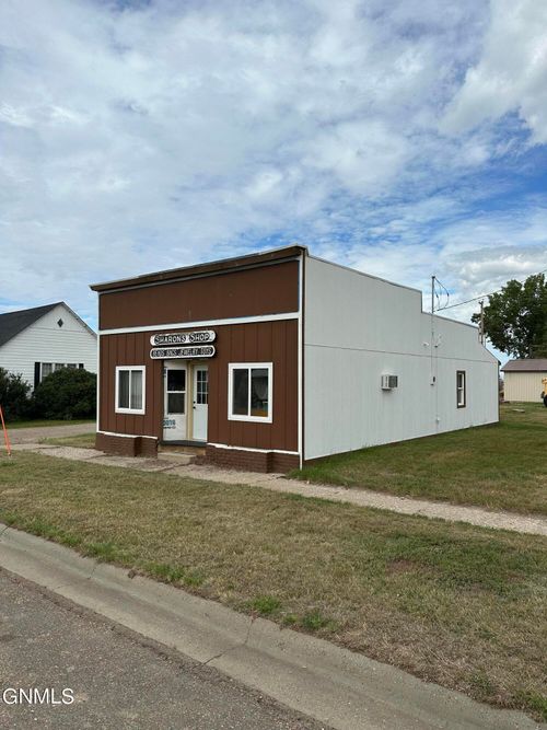 301 Main St, Froid, MT, 59226-7525 | Card Image